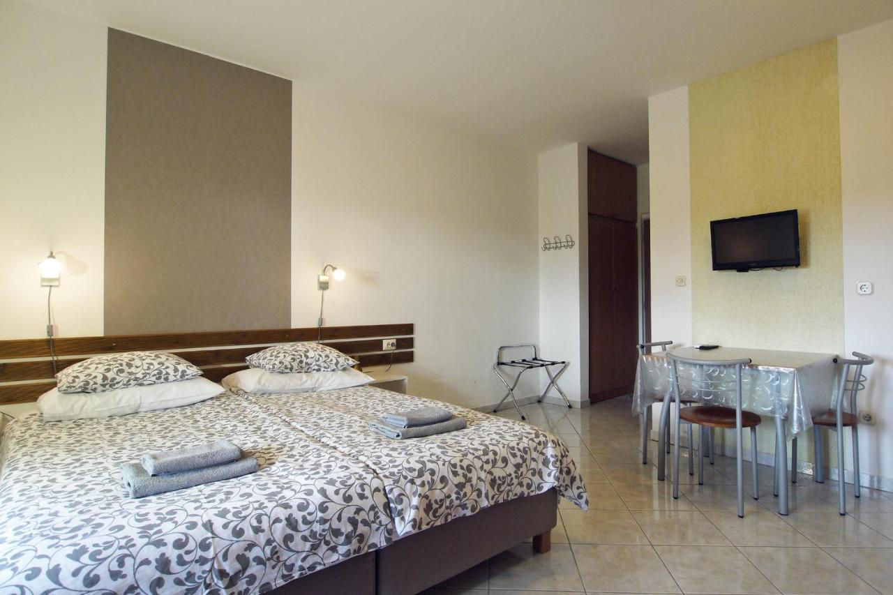 Paklenica Sport Apartments Starigrad Paklenica Bagian luar foto