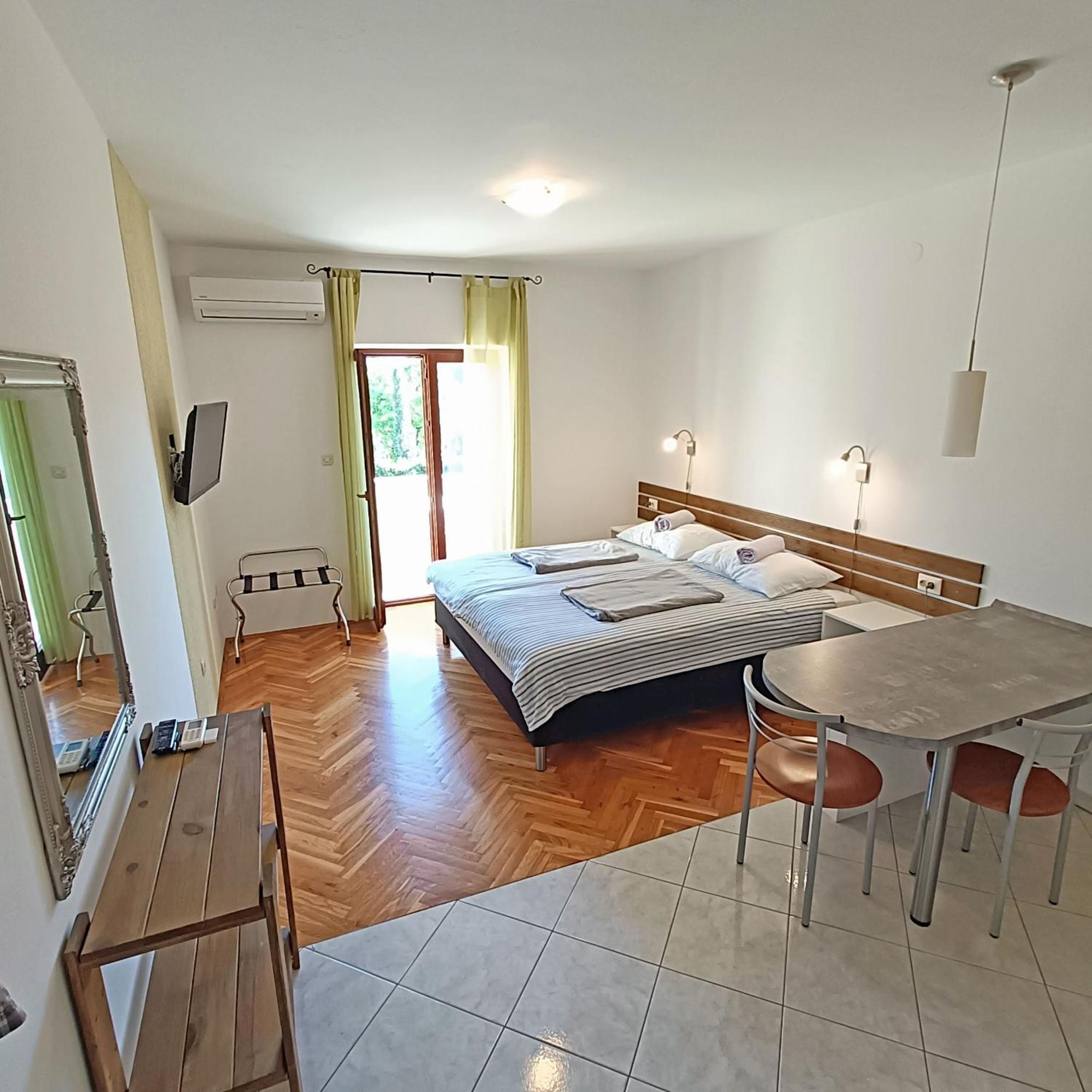 Paklenica Sport Apartments Starigrad Paklenica Bagian luar foto